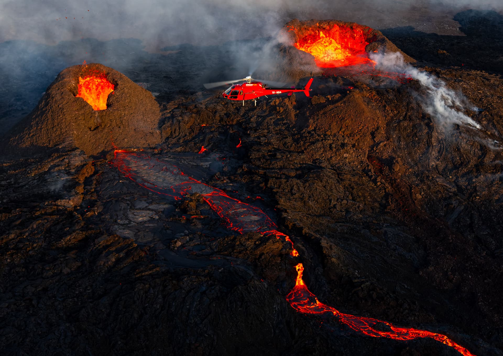 What to Expect on a Volcano Helicopter Tour in Iceland – article illustration